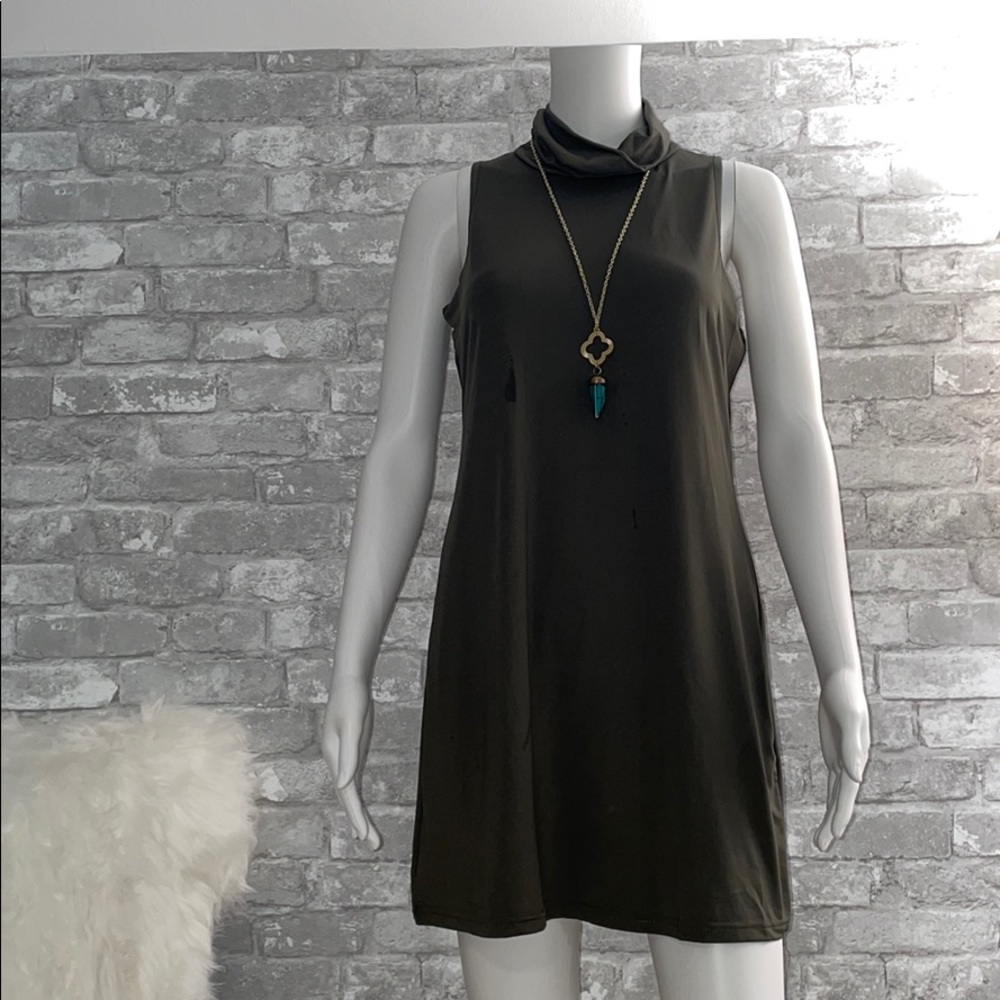 Short green dress